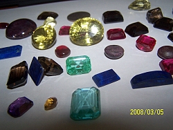 Некоторые из драгоценных камней, найденные при помощи детектора аномалий Future I-160